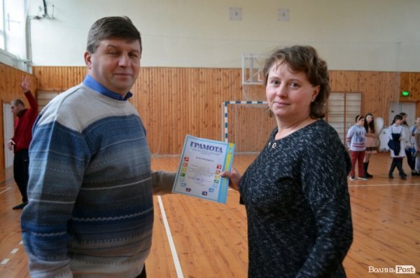 Бігали, раділи, вболівали: у Ковелі школярі змагалися на святкових «Веселих стартах»