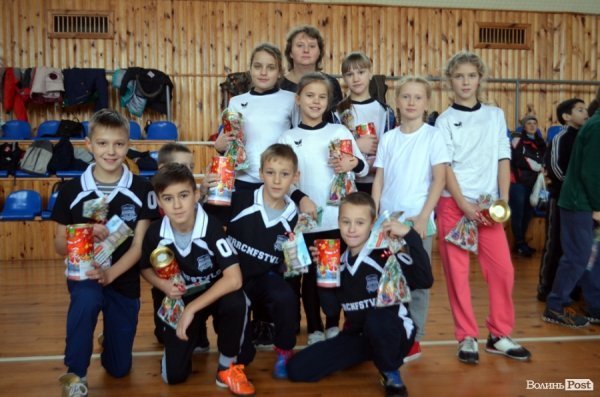 Бігали, раділи, вболівали: у Ковелі школярі змагалися на святкових «Веселих стартах»