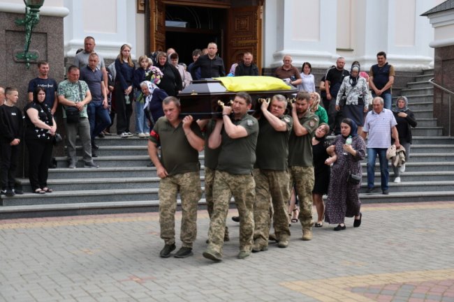 У Луцьку попрощалися з Героєм Віктором Степанюком
