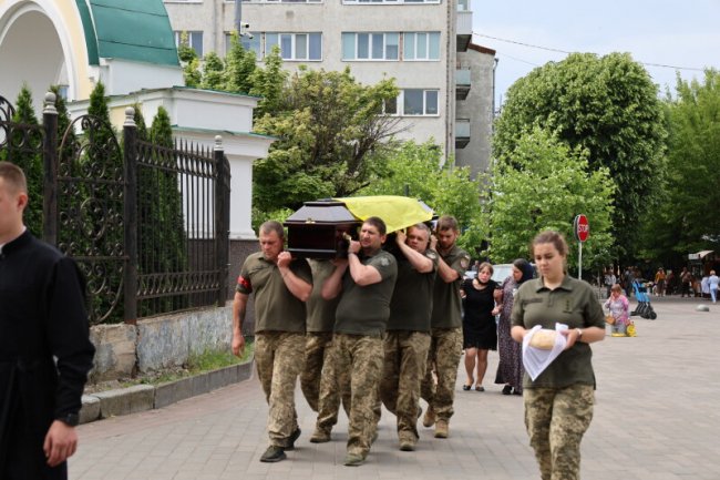 У Луцьку попрощалися з Героєм Віктором Степанюком
