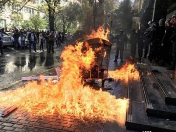 У Києві під час мітингу біля Генпрокуратури постраждали семеро поліцейських