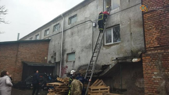 Пожежа на Волині: із задимленого приміщення врятували чотирьох дітей та жінку. ФОТО