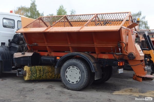 До Луцька їдуть ще два вагони солі. ФОТО