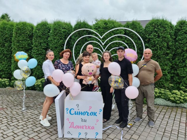 Поліцейський з Волині дізнався стать майбутньої дитини на блокпості. ФОТО