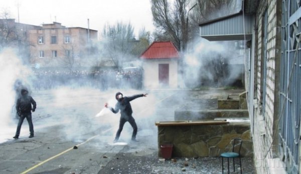 У Горлівці трощили «міліцію». ФОТО