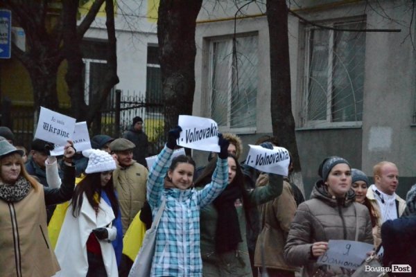 У Луцьку влаштували акцію «Я - Волноваха», щоб вшанувати загиблих на сході. ФОТО