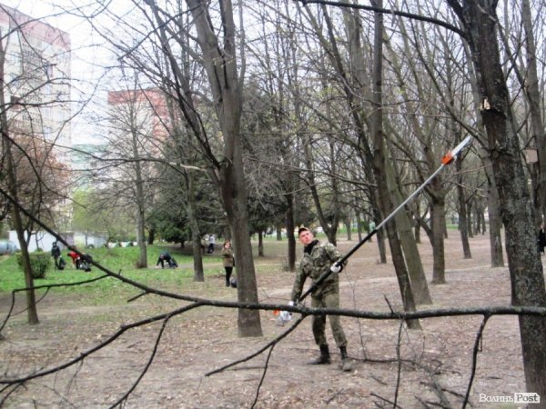 Толока в луцькому сквері закінчилася «пікетом» міського голови. ФОТО