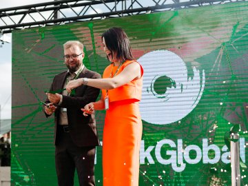 У новій локації і… з котом: як в інноваційній луцькій школі «ThinkGlobal» 1 вересня відзначали. ФОТО* 