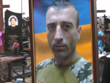 «Найтяжча дорога – на цвинтар до рідної дитини»: спогади батьків про загиблого на війні прикордонника з Волині