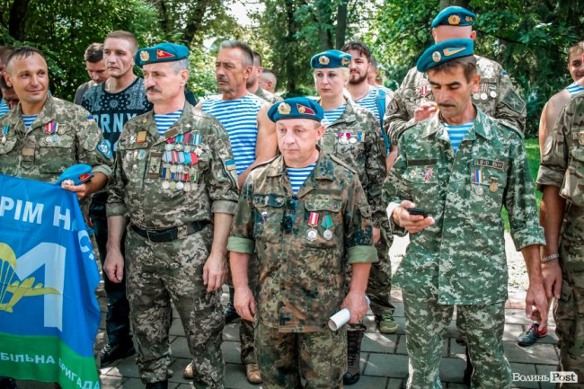 У Луцьку вшанували десантників. ФОТО