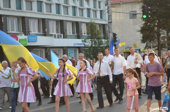 Учасники міжнародного фестивалю урочистою ходою пройшли центром Луцька. ФОТО