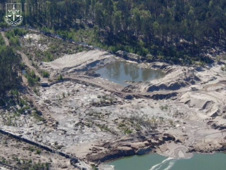 На Рівненщині викрили масштабну схему видобутку бурштину: серед учасників - директор однієї з філій ДП «Ліси України» 