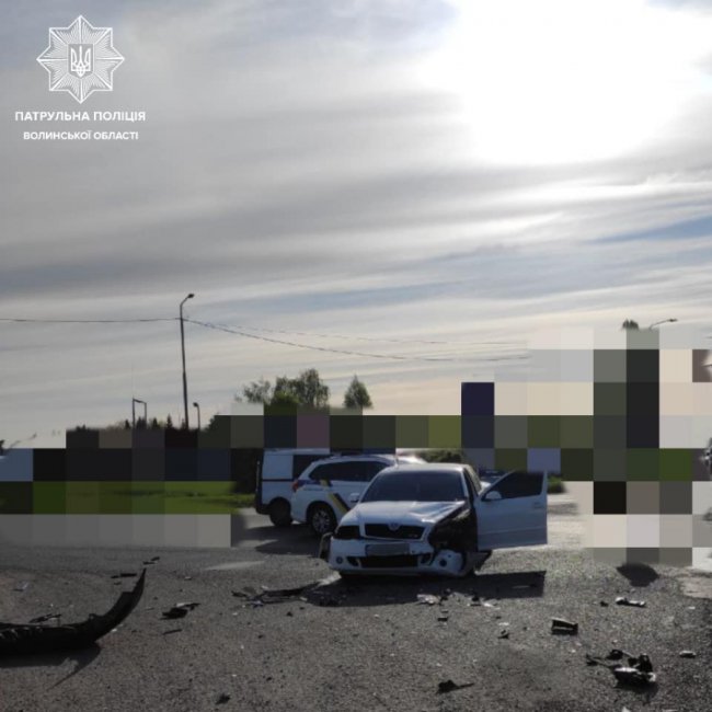 У місті на Волині не розминулись два легковики. ФОТО