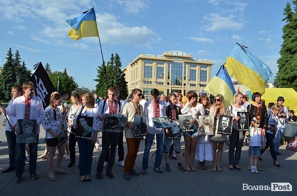 У Луцьку – марш вишиванок. ФОТО