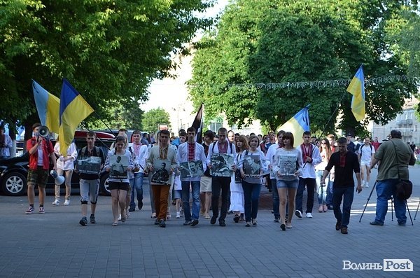 У Луцьку – марш вишиванок. ФОТО