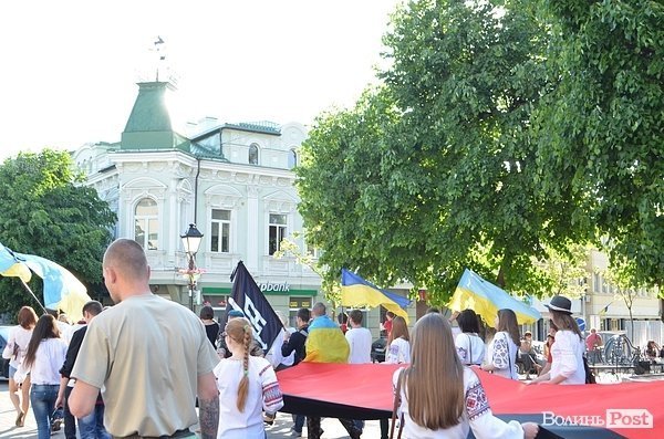 У Луцьку – марш вишиванок. ФОТО