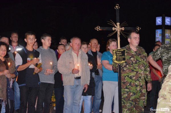 Зі сльозами на очах: на Волині зустріли загиблого земляка. ФОТО. ВІДЕО