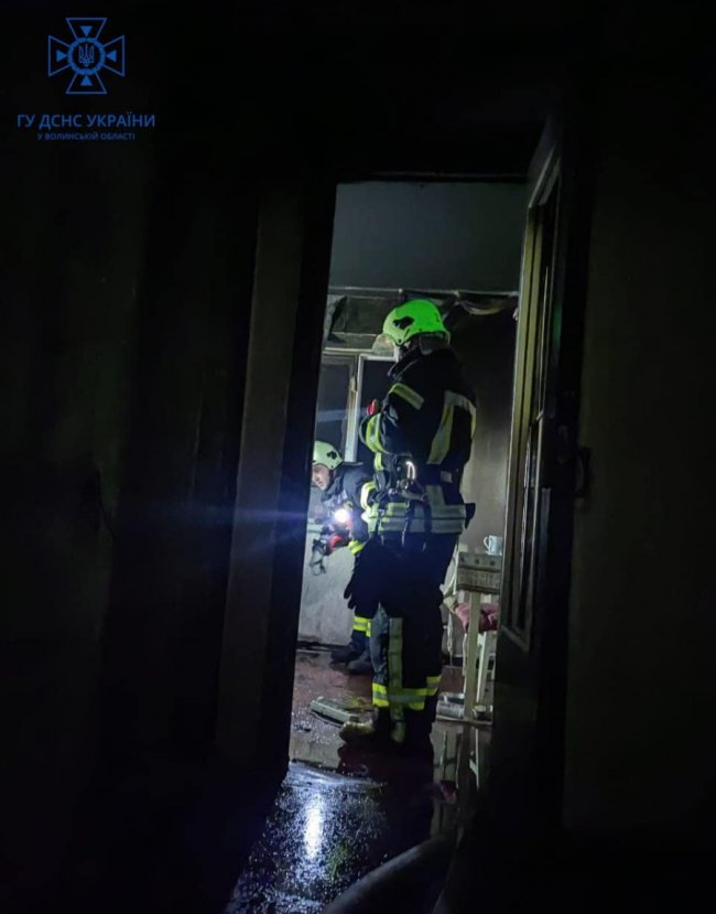 У Луцьку рятувальники ліквідували три пожежі: горіли квартира, контейнер та балкон