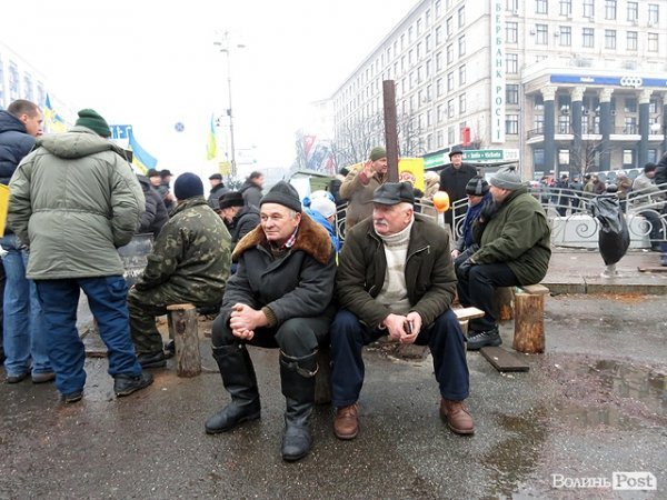 Ті, хто нас оберігає: чоловіки Майдану. НОТАТКИ ОЧЕВИДЦЯ. ФОТО