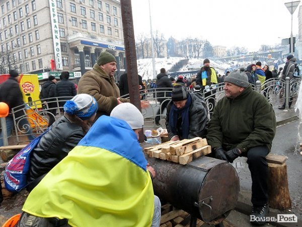 Ті, хто нас оберігає: чоловіки Майдану. НОТАТКИ ОЧЕВИДЦЯ. ФОТО