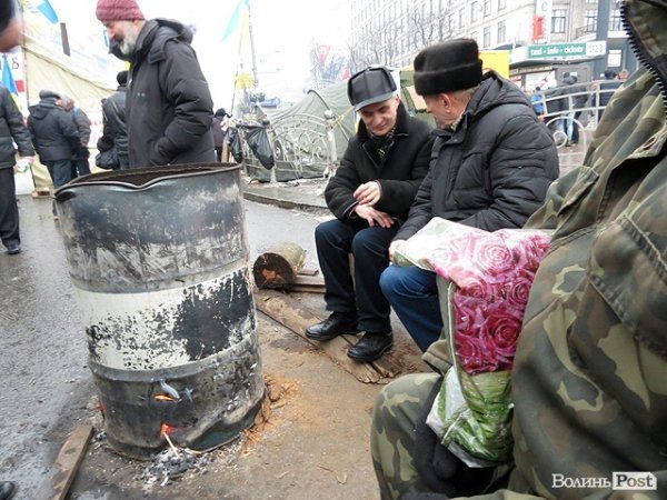 Ті, хто нас оберігає: чоловіки Майдану. НОТАТКИ ОЧЕВИДЦЯ. ФОТО