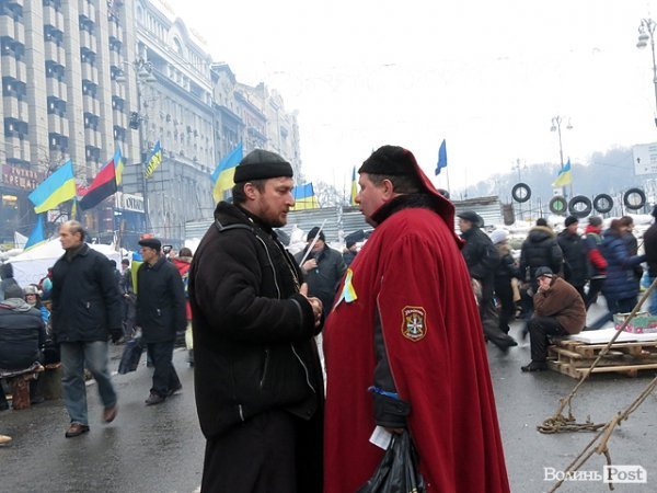 Ті, хто нас оберігає: чоловіки Майдану. НОТАТКИ ОЧЕВИДЦЯ. ФОТО