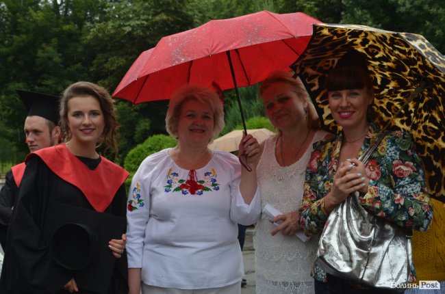 У луцькому політесі «відгуділи» випускний. ФОТО