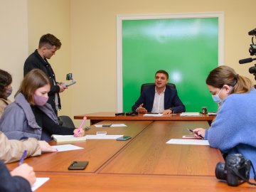 Діалог з громадою, європейський ринок, дороги у віддалених районах: Роман Бондарук – про те, як хоче змінити Луцьк*