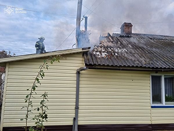 На Волині горіла господарська споруда