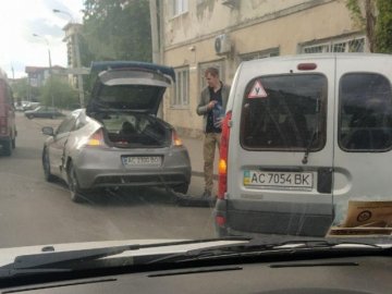 У Луцьку неподалік площі Возз’єднання – аварія: не розминулися дві автівки. ФОТО