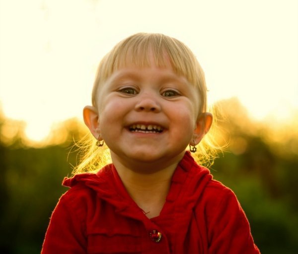 Софійка радіє теплому вечору Автор Оксана Василькова. 19.05.2013, смт. Жвирка, Сокальський р-н, Львівська обл. 