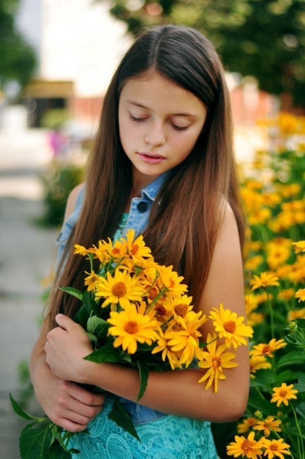 Вулиця Бойка у Луцьку просто розквітла, вона уся була вкрита жовтогарячими квітами... 15 липня 2013. Автор Ірина Ільчук