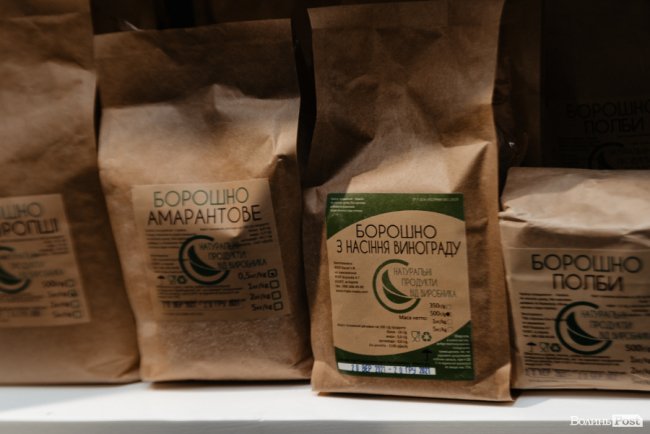 Час небанальних і красивих подарунків: де у Луцьку купити набори із корисних смаколиків*