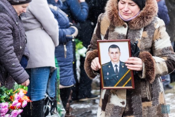 В Устилузі попрощалися із загиблим бійцем. ФОТО