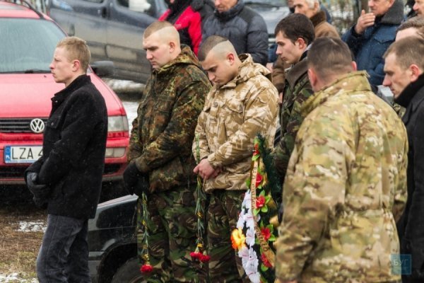 В Устилузі попрощалися із загиблим бійцем. ФОТО