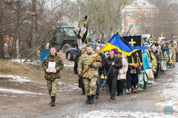 В Устилузі попрощалися із загиблим бійцем. ФОТО