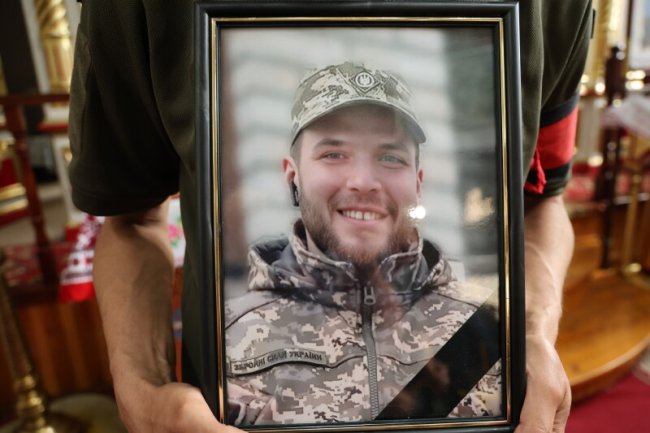 У Луцькій громаді попрощалися з Героєм Олександром Козинцем