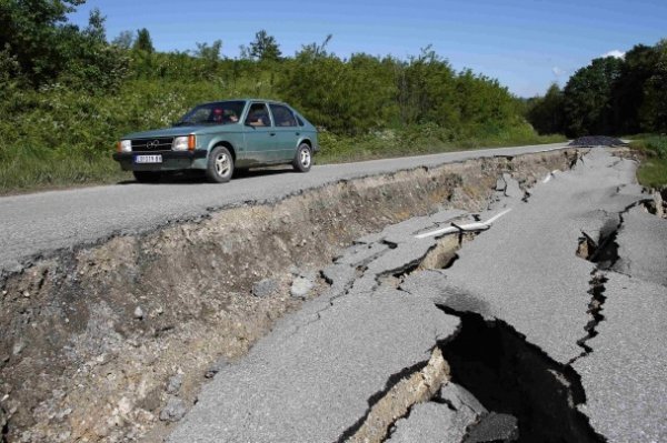 Жахлива повінь на Балканах: трощила, нищила, перевертала. ФОТО
