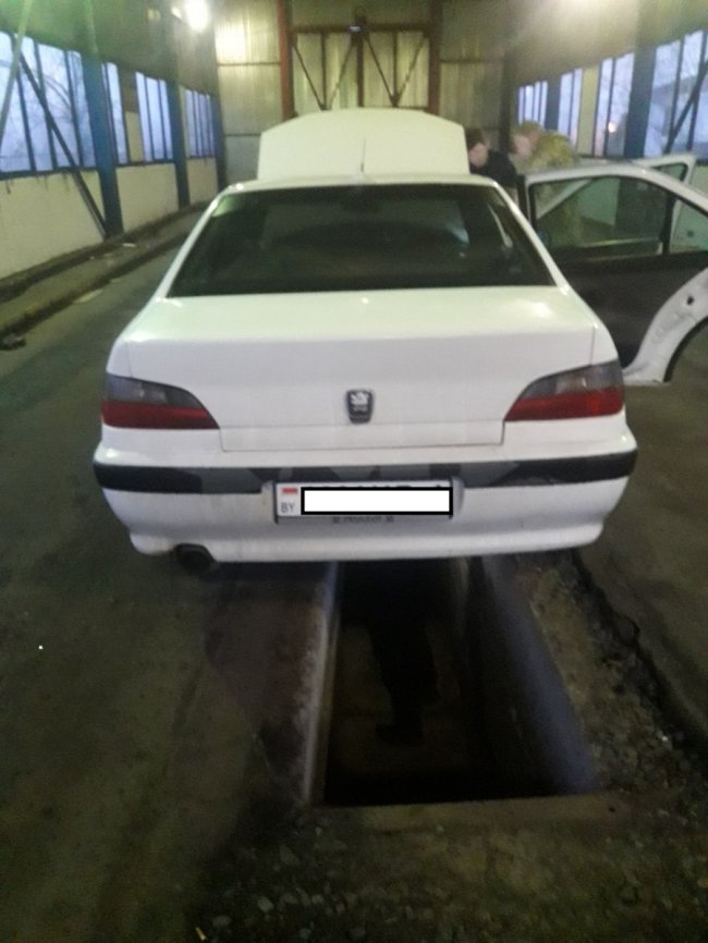 Білорус та українець залишилися без автівок, маючи намір перехитрити волинських прикордонників