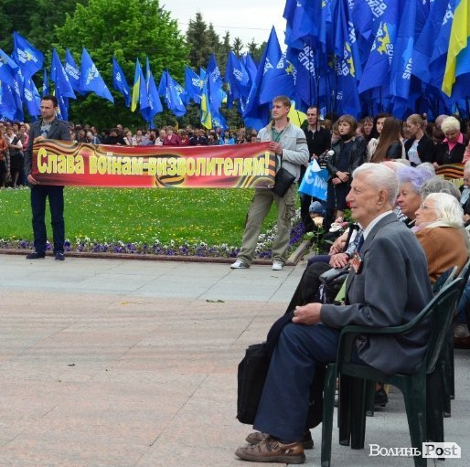 Антифашистська акція Партії регіонів у Луцьку. ФОТО