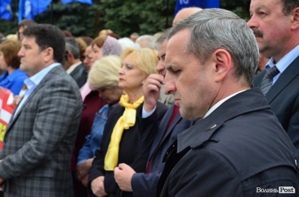 Антифашистська акція Партії регіонів у Луцьку. ФОТО