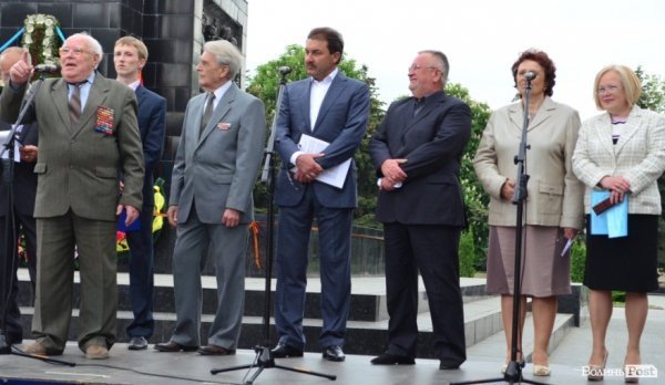 Антифашистська акція Партії регіонів у Луцьку. ФОТО