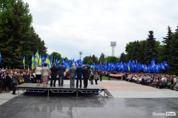 Антифашистська акція Партії регіонів у Луцьку. ФОТО