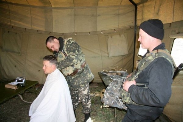 «Буде військо - буде Україна!»: військові обживаються в полі. ФОТО