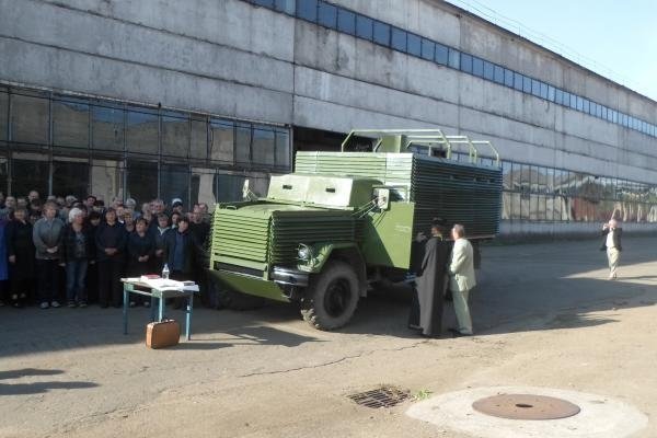Із Ковеля в зону АТО відправили бронемашину. ФОТО