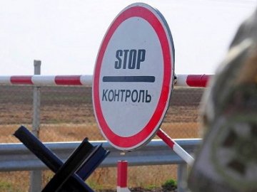 Кому з чоловіків можна легально виїхати з України та які схеми і за скільки пропонують «ділки»