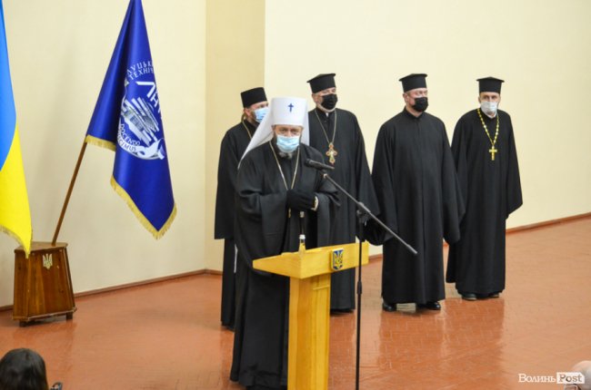 Знані гості і оберемки квітів: Ірину Вахович представили на посаді ректора ЛНТУ. ФОТО