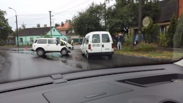 ДТП у Луцьку: від лобового зіткнення постраждало два авто. ФОТО