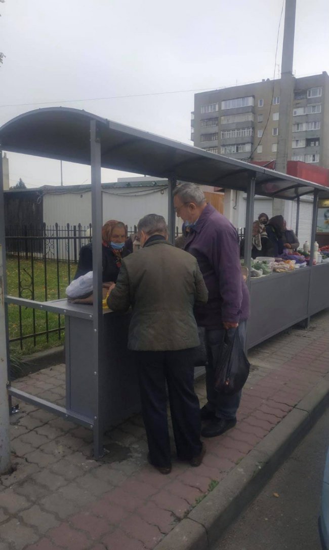 Біля залізничного вокзалу у Луцьку зробили мініринок