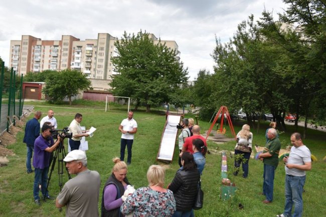 У Луцьку збудують ще один спортивний майданчик зі штучним покриттям. ФОТО